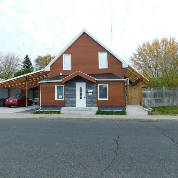 Well Equipped Studio FOR NON-SMOKING GUESTS ONLY CITQ ЗO9467, hotel em Longueuil