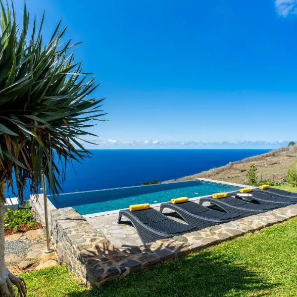 Villa Fauna Calheta Infinity Pool & Nature Views, hotell i Prazeres