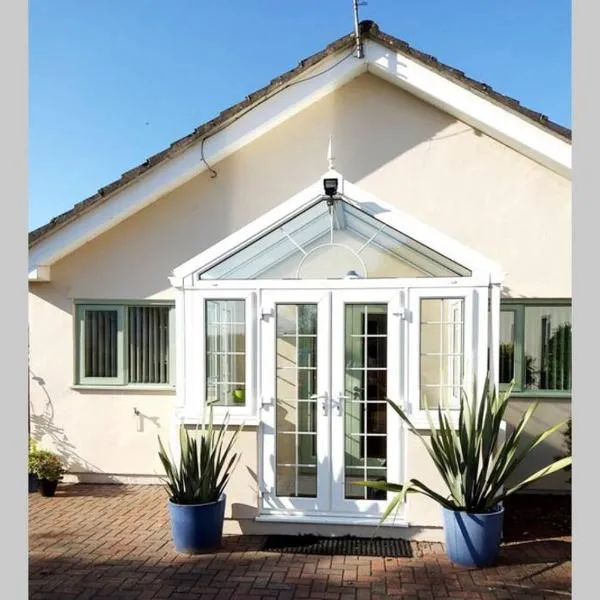 Cherry Cottage - Perfect base for two in beautiful Pembrokeshire, hotel din Begelly