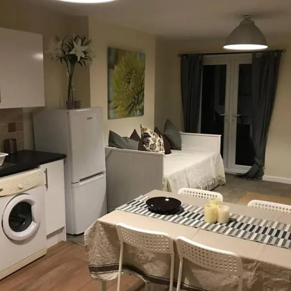 37B Louis Lodge, hotel in Salisbury