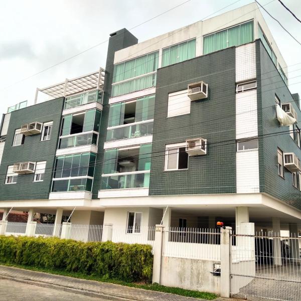 Apartamento de 2 quartos a 3 minutos a pé da praia de Cachoeira de Bom Jesu com águas calmas