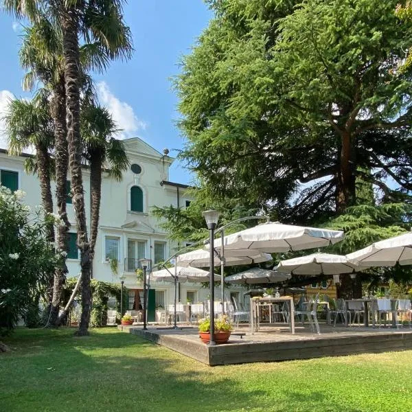 Villa Ca' Damiani Rooms & Apartments, hotel in Godega di SantʼUrbano