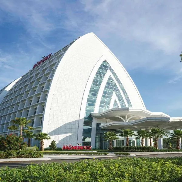 Movenpick Hotel & Convention Centre KLIA, hotel in Kampong Melot