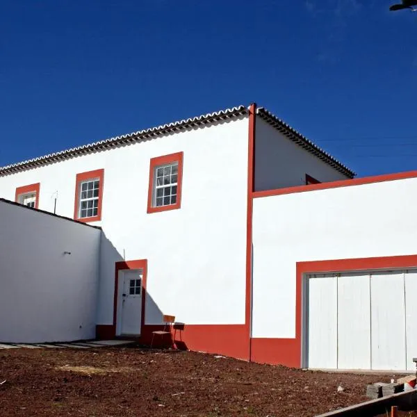 Casa de Almagreira - Empreendimento de Turismo em Espaço Rural - Casa de Campo, hotel in Vila do Porto