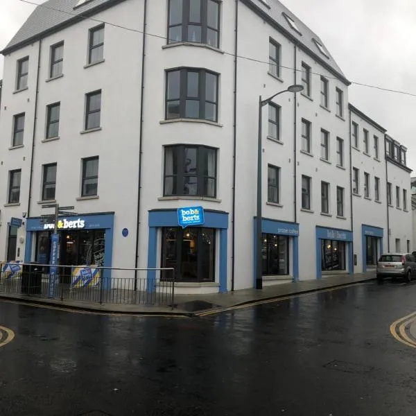 Luxury apartment in the heart of Portrush Main St, Hotel in Portrush