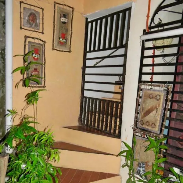 Perlies Inn Balcony House, hotel in Sampalok