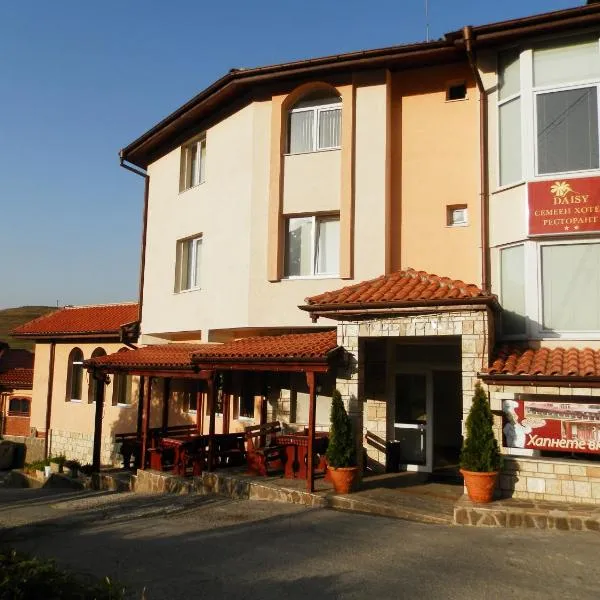 Family Hotel Daisy, hotel in Borino