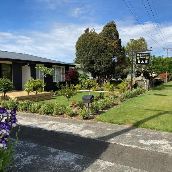 Shakespeare House, Hotel in Te Anau