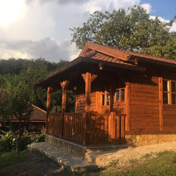 Bungalovi Gučevski pogled - Banja Koviljača、Donja Borinaのホテル