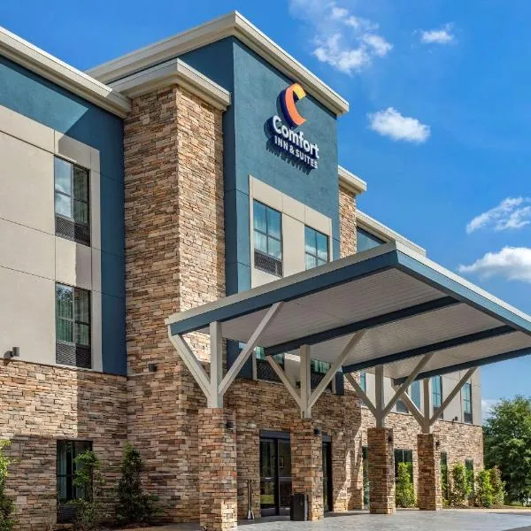 Comfort Inn & Suites، فندق في اوليف برانش