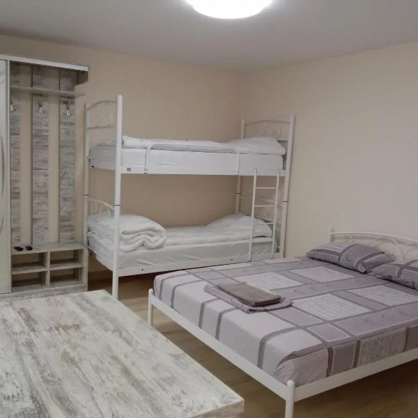 Однокімнатна 105, hotel v destinaci Chmelnyckyj