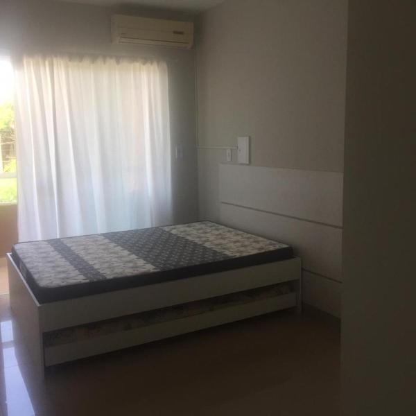 Casa Enseada próximo ao mar e comércios com 2 ar split - Foto 2