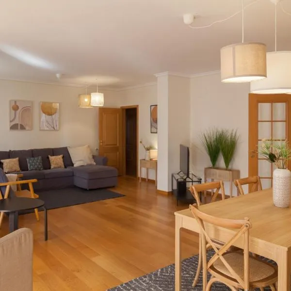 FLH Cascais Wooden Spacious Apartment, hotel v destinaci Cascais