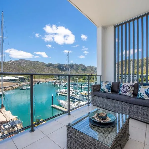 Absolute Waterfront Magnetic Island, hotel in Nelly Bay