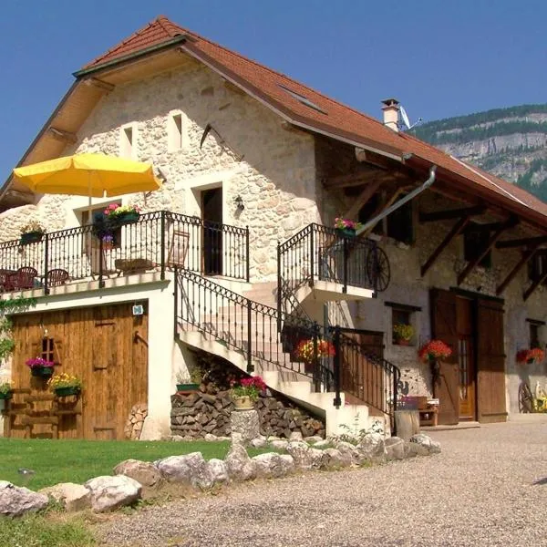 Les Grands Champs, hotel in Saint-Christophe-sur-Guiers