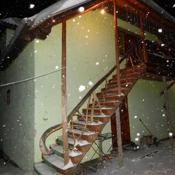 Відпочинок у Євгена та Оксани, hotel in Yaremche