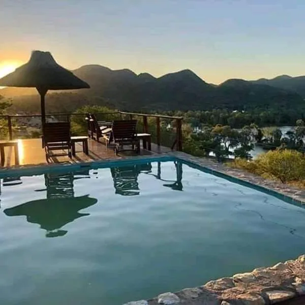 Kapika Waterfall Lodge, hotel i Epupa