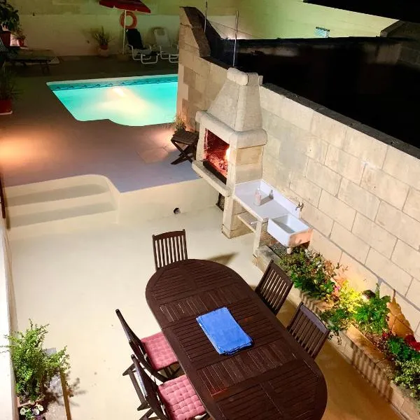 Mġarr에 위치한 호텔 Classic Farmhouse & Private Pool