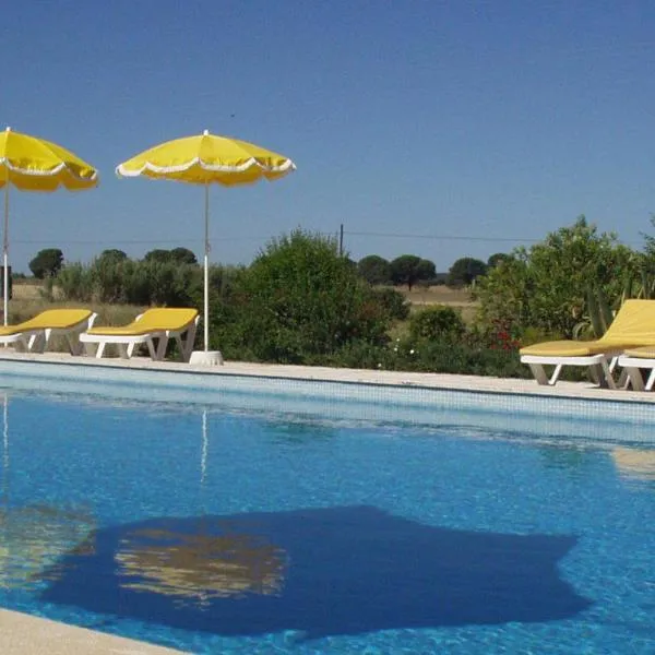 Monte Da Serralheira Agro Turismo, hotel in Évora