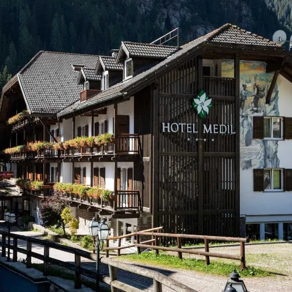 Hotel Medil, hotel a Campitello di Fassa