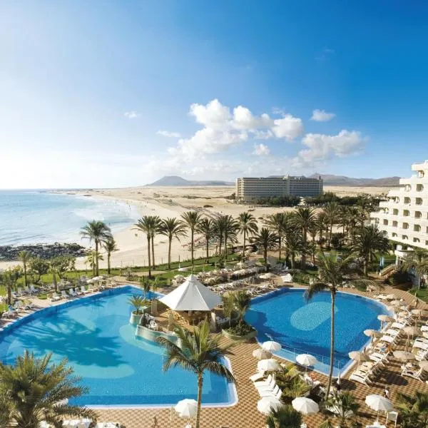 Hotel Riu Palace Tres Islas、コラレホのホテル