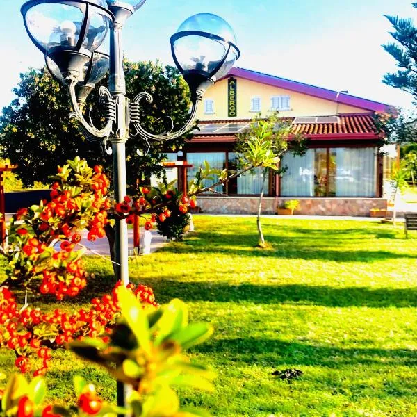 Hotel La Primula, hotel v destinaci Corigliano Calabro