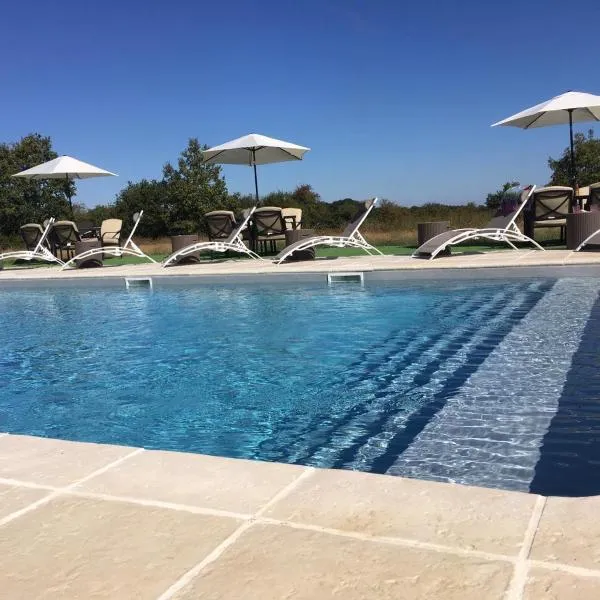 Fonclaire Holidays, hotel v destinaci Mortemart
