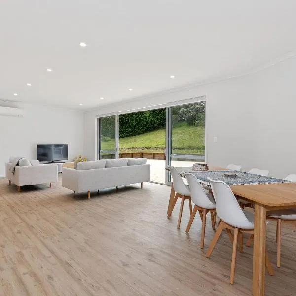 The Platinum Rendezvous - Matapouri Holiday Home, hotel in Matapouri