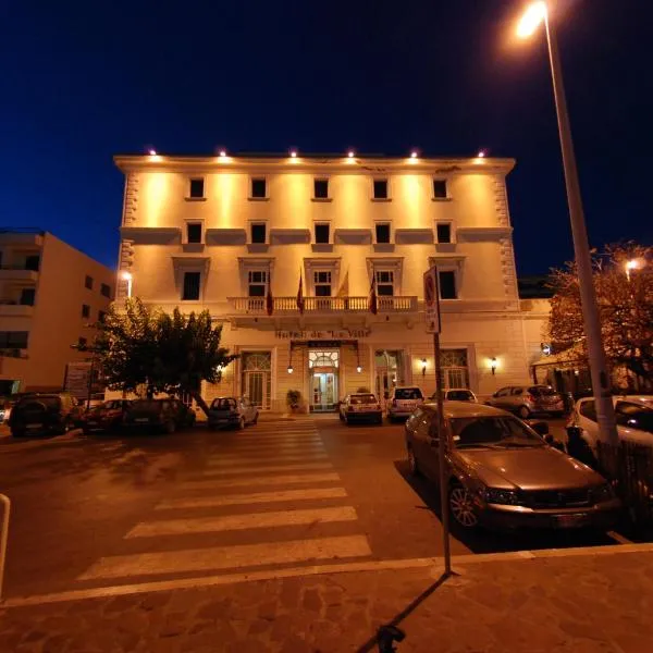Hotel De La Ville, viešbutis mieste Čivitavekija
