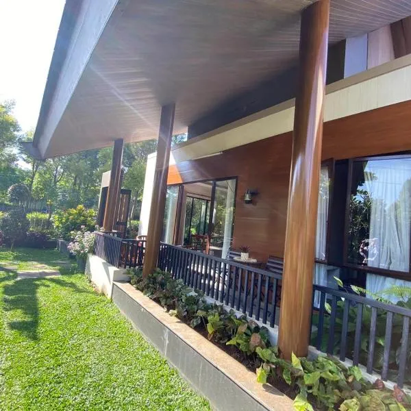 Luxurious Modern Villa at Vimala Hills, hotel in Bogor