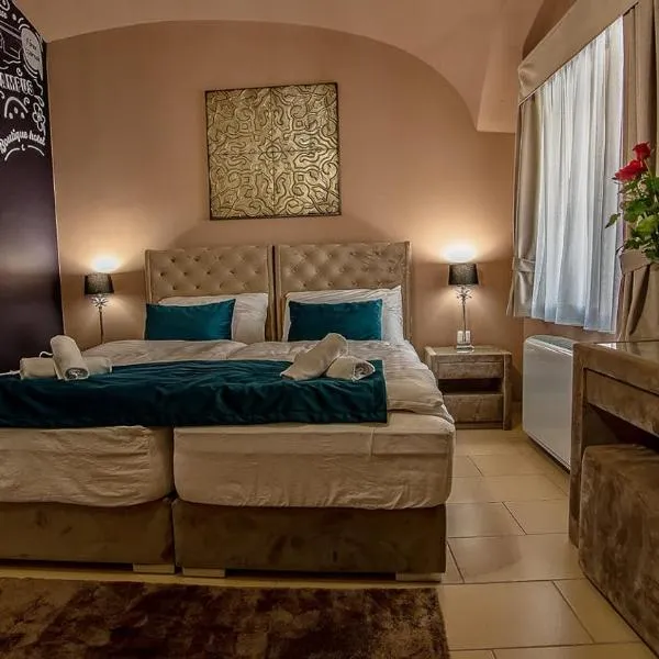 Régi Posta Hotel és Étterem – hotel w Debreczynie