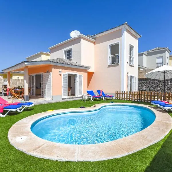 Villa Aloe con piscina climatizada, Playa Fañabe, Costa Adeje, khách sạn ở Adeje