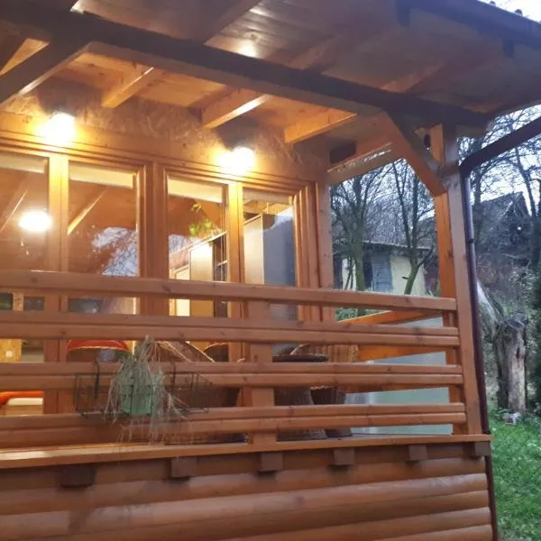 Obiteljski Apartman Borovi, hotel v destinaci Visoko