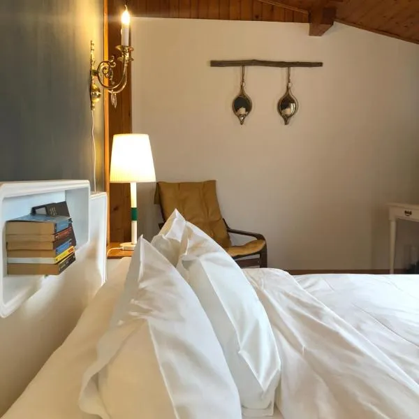 Bohemian Chalet, хотел в Бущени