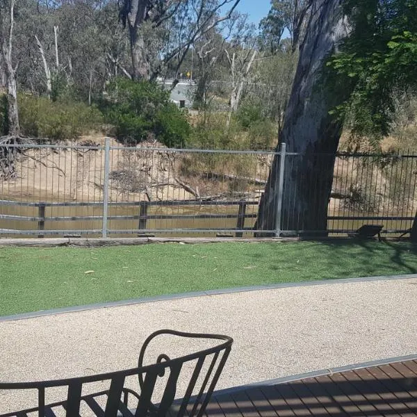 Adelphi Apartment 6 Riverview 2 BDRM or 6A King Studio Riverview both with balconies, hotell i Echuca