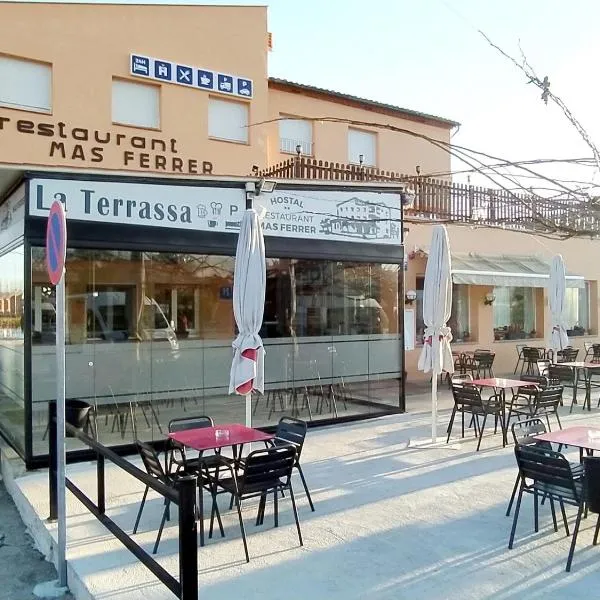 Hostal Mas Ferrer, hotel v destinaci Cornellá de Terri