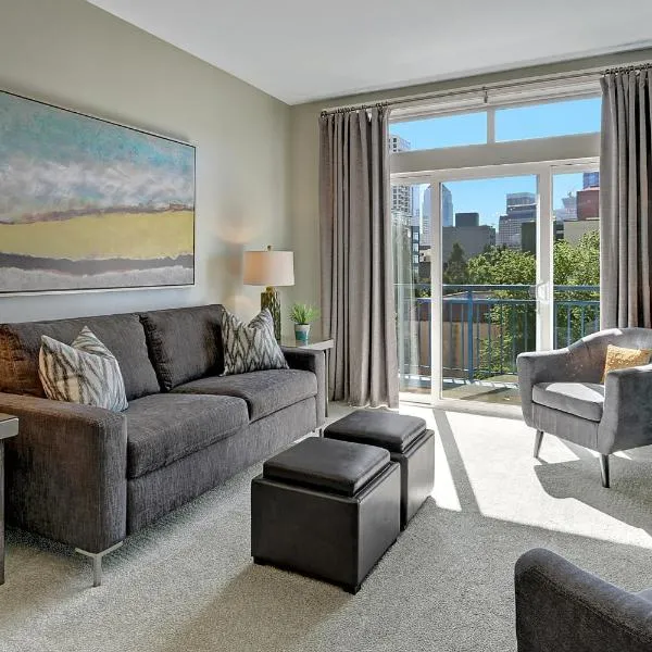 City Water View Oasis with Pool & Gym near Cruise in Heart of Seattle, hotel v destinaci Seattle