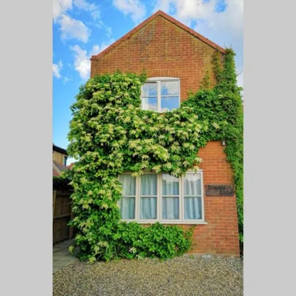 Blakeney Norfolk Bramble Lodge ***Self Catering***, khách sạn ở Blakeney