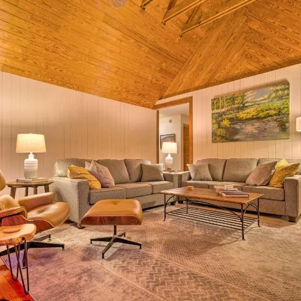 Blue Ridge Mtn Cabin Near Hiking and Biking Trails!, hotel v destinaci Travelers Rest