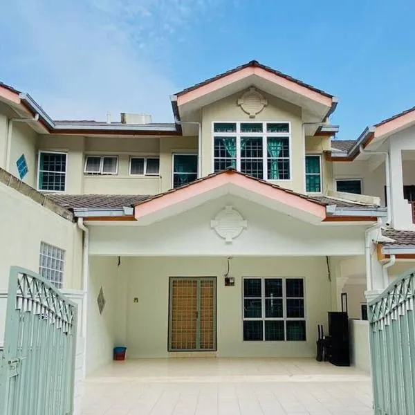 LILY VACATION HOME at CAMERON HIGHLANDS - 12 PAX,FREE WiFi w CARPORCH, hotel v destinaci Tanah Rata