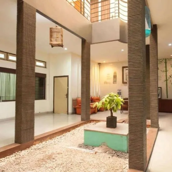 Soerabaja Place Guest House, hotel in Surabaya