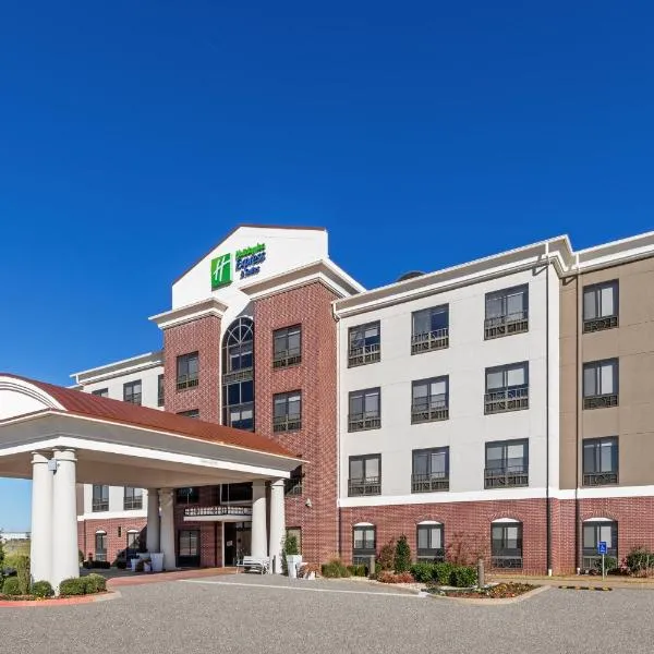 Holiday Inn Express and Suites Pryor, an IHG Hotel、Lustaのホテル