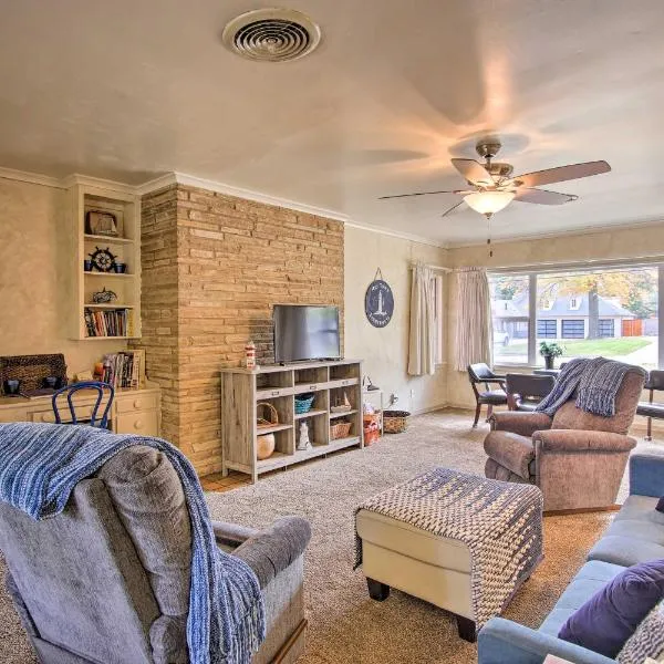Ranch-Style Cottage - 2 Miles to Philbrook Museum!, hotel a Tulsa