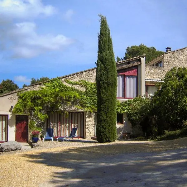 Le Clos des Chênes: Lagarde-Paréol şehrinde bir otel