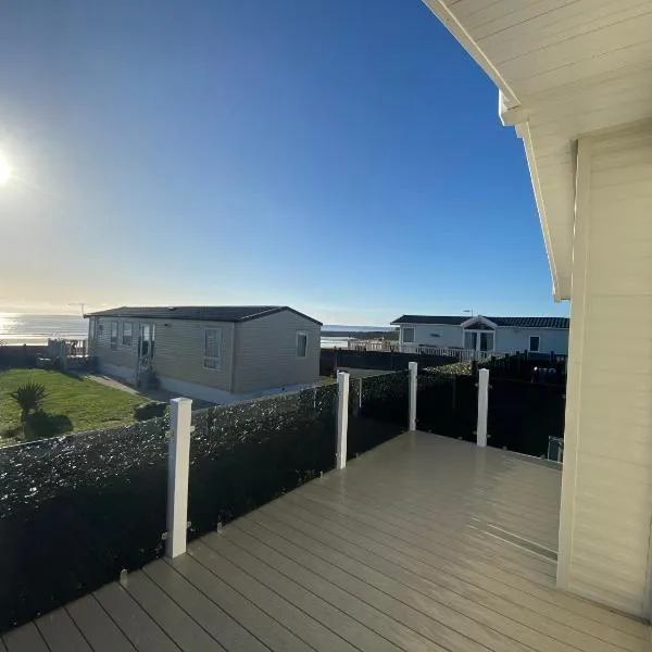 Sea view beach lodge Trecco bay 3 bedroom, hotel en Porthcawl