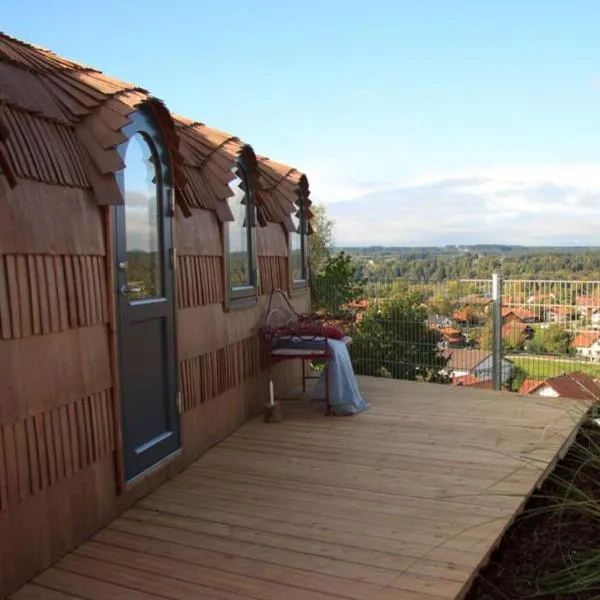 Schmidis Igluhuts im Pfaffenwinkel - Tiny House 1, hotel in Fuchstal