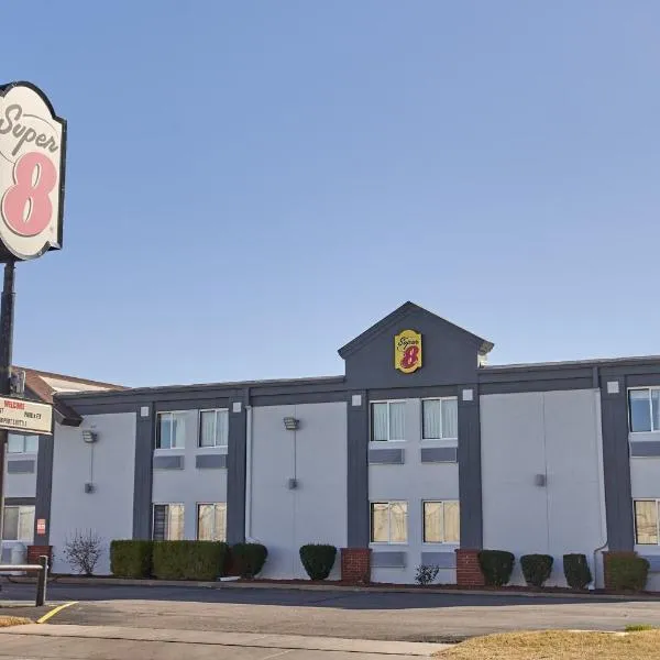 Super 8 by Wyndham Wichita Airport West Kellogg, hotel v destinaci Wichita