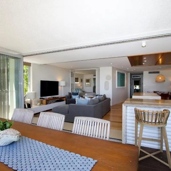 Waves 8 - Beachfront with pool, hotel v destinaci Point Lookout