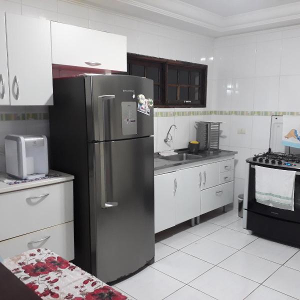 Linda Casa, 3 quartos, acomoda 10 pessoas, há 1,5 km da praia da Enseada - Foto 5