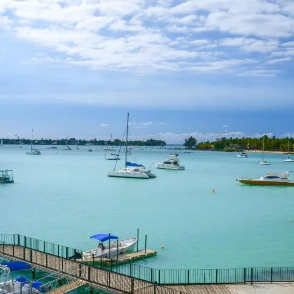 Exclusive penthouse with paradise sea view, hotel in Grand-Baie